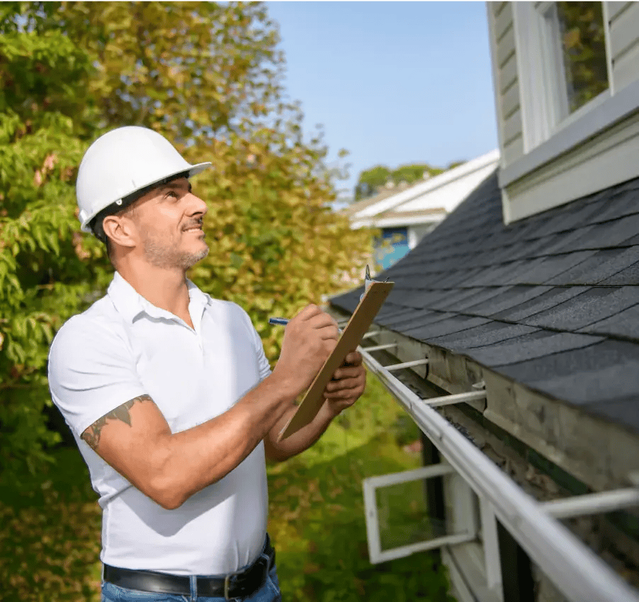 roofing-expert-checking-leaks